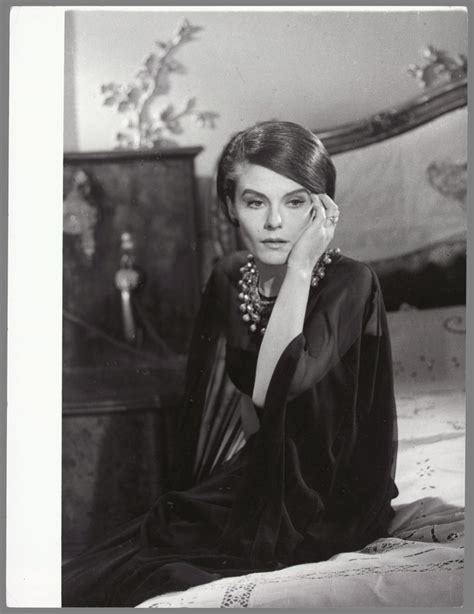 chanel abiti anni 50|Chanel al cinema: gli outfit più belli del passato .